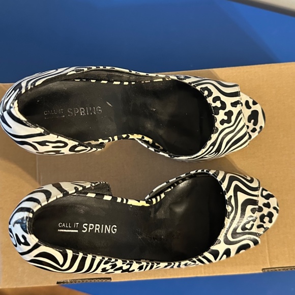 Call it Spring, zebra pattern pumps, Size 6 - Picture 2 of 4